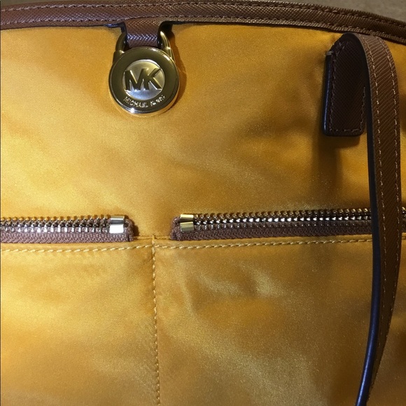 Michael Kors tote - Picture 6 of 12